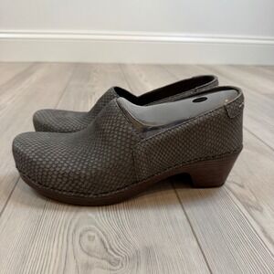 NEW Dansko Mavis Grey Snake Nubuck Leather Clogs Mules Heels EU 40 US 10